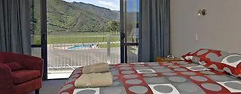 Linkwater Motel And Backpackers