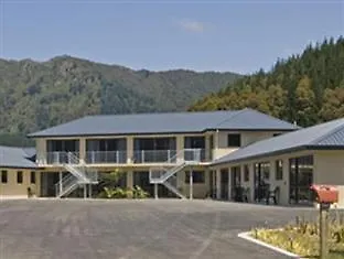 Linkwater Motel And Backpackers